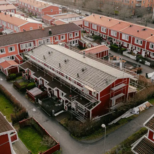 Pågående takrenovering radhus